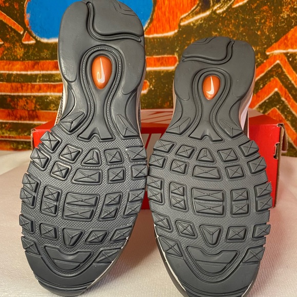 Air max 98 se size 5.5 🔥RUNS SMALL 🔥 - Picture 5 of 11